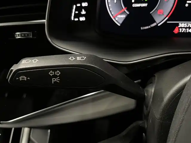 アウディ Ｑ８ 55TFSIクワトロ デビューPKG Sライン 山形県 2020(令2)年 3.9万km ディープブラックパールエフェクト Sラインパッケージ/純正ナビ/・フルセグTV/Bluetooth/USB/・AppleCarPlay/AndroidAuto/Bang＆Olfsenサウンドシステム/マトリクスLEDヘッドライト/レインセンサー/ダウンヒルアシストコントロール/純正前後ドライブレコーダー/ETC2.0/パワーシートD/N/シートヒーターD/N/パーキングエイド/エアサスペンション/アダプティブクルーズコントロール/純正22インチAW