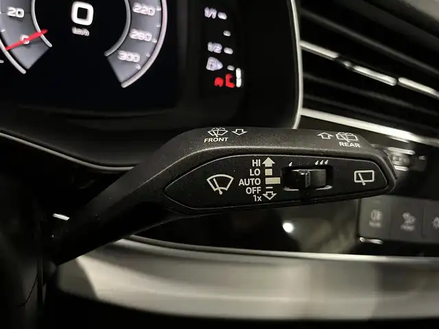 アウディ Ｑ８ 55TFSIクワトロ デビューPKG Sライン 山形県 2020(令2)年 3.9万km ディープブラックパールエフェクト Sラインパッケージ/純正ナビ/・フルセグTV/Bluetooth/USB/・AppleCarPlay/AndroidAuto/Bang＆Olfsenサウンドシステム/マトリクスLEDヘッドライト/レインセンサー/ダウンヒルアシストコントロール/純正前後ドライブレコーダー/ETC2.0/パワーシートD/N/シートヒーターD/N/パーキングエイド/エアサスペンション/アダプティブクルーズコントロール/純正22インチAW