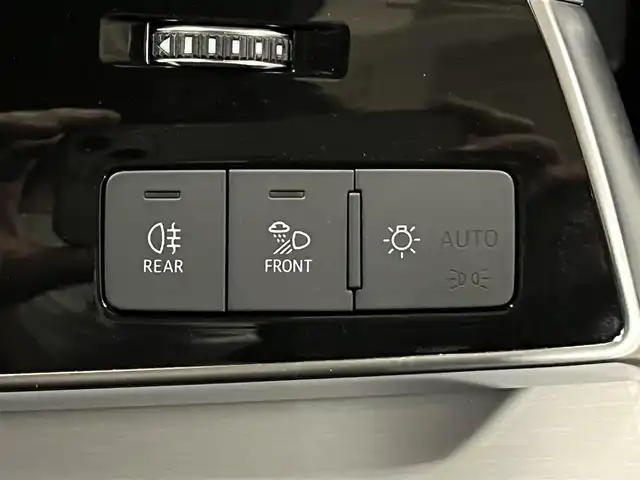 アウディ Ｑ８ 55TFSIクワトロ デビューPKG Sライン 山形県 2020(令2)年 3.9万km ディープブラックパールエフェクト Sラインパッケージ/純正ナビ/・フルセグTV/Bluetooth/USB/・AppleCarPlay/AndroidAuto/Bang＆Olfsenサウンドシステム/マトリクスLEDヘッドライト/レインセンサー/ダウンヒルアシストコントロール/純正前後ドライブレコーダー/ETC2.0/パワーシートD/N/シートヒーターD/N/パーキングエイド/エアサスペンション/アダプティブクルーズコントロール/純正22インチAW