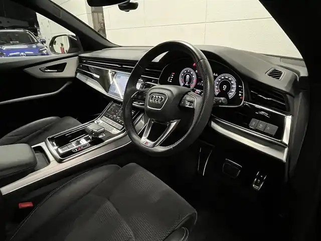 アウディ Ｑ８ 55TFSIクワトロ デビューPKG Sライン 山形県 2020(令2)年 3.9万km ディープブラックパールエフェクト Sラインパッケージ/純正ナビ/・フルセグTV/Bluetooth/USB/・AppleCarPlay/AndroidAuto/Bang＆Olfsenサウンドシステム/マトリクスLEDヘッドライト/レインセンサー/ダウンヒルアシストコントロール/純正前後ドライブレコーダー/ETC2.0/パワーシートD/N/シートヒーターD/N/パーキングエイド/エアサスペンション/アダプティブクルーズコントロール/純正22インチAW