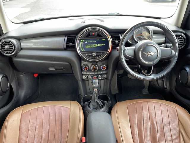 ＭＩＮＩ ミニ クーパー D 秋田県 2017(平29)年 12.1万km ホワイト・シルバー ワンオーナー/ディーゼルターボ/LEDヘッドライト/LEDフォグランプ/HDD純正ナビ/Bluetooth　AUX　ラジオ　USB　HDD/バックカメラ/スペアキー/革調シートカバー/純正アルミホイール/純正フロアマット