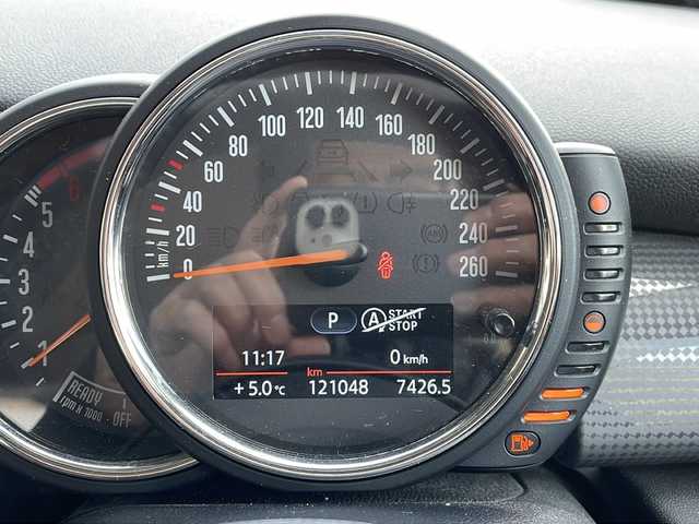 ＭＩＮＩ ミニ クーパー D 秋田県 2017(平29)年 12.1万km ホワイト・シルバー ワンオーナー/ディーゼルターボ/LEDヘッドライト/LEDフォグランプ/HDD純正ナビ/Bluetooth　AUX　ラジオ　USB　HDD/バックカメラ/スペアキー/革調シートカバー/純正アルミホイール/純正フロアマット