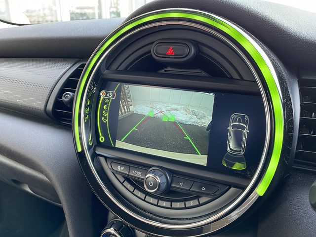 ＭＩＮＩ ミニ クーパー D 秋田県 2017(平29)年 12.1万km ホワイト・シルバー ワンオーナー/ディーゼルターボ/LEDヘッドライト/LEDフォグランプ/HDD純正ナビ/Bluetooth　AUX　ラジオ　USB　HDD/バックカメラ/スペアキー/革調シートカバー/純正アルミホイール/純正フロアマット