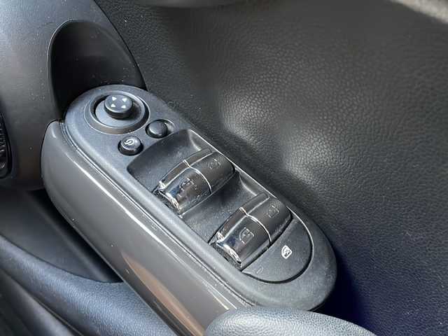 ＭＩＮＩ ミニ クーパー D 秋田県 2017(平29)年 12.1万km ホワイト・シルバー ワンオーナー/ディーゼルターボ/LEDヘッドライト/LEDフォグランプ/HDD純正ナビ/Bluetooth　AUX　ラジオ　USB　HDD/バックカメラ/スペアキー/革調シートカバー/純正アルミホイール/純正フロアマット
