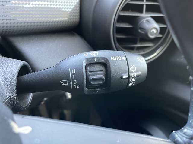 ＭＩＮＩ ミニ クーパー D 秋田県 2017(平29)年 12.1万km ホワイト・シルバー ワンオーナー/ディーゼルターボ/LEDヘッドライト/LEDフォグランプ/HDD純正ナビ/Bluetooth　AUX　ラジオ　USB　HDD/バックカメラ/スペアキー/革調シートカバー/純正アルミホイール/純正フロアマット