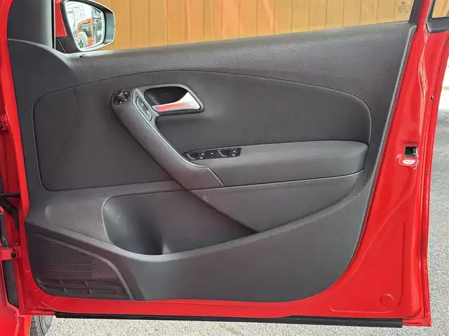 フォルクスワーゲン ポロ TSIコンフォートL BMテクノ 宮城県 2014(平26)年 9.6万km フラッシュレッド 社外ナビ/フルセグTV/AUX/CD/DVD再生/アイドリングストップ/ETC/ハロゲンライト/電動ミラー/純正マット/パワーウィンドウ/取扱説明書/保証書