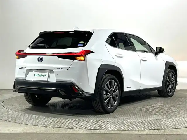 レクサス ＵＸ 250h Fスポーツ 大阪府 2020(令2)年 1.9万km ホワイトノーヴァガラスフレーク サンルーフ 純正ナビ（フルセグ／ＤＶＤ再生／Ｂｌｕｅｔｏｏｔｈ）　黒革シート　３６０カメラ　衝突軽減　ＥＴＣ　レーダークルコン　パワーシート／ヒーター　ＢＳＭ　電動リアゲート　ハンドルヒーター ＵＳＢ