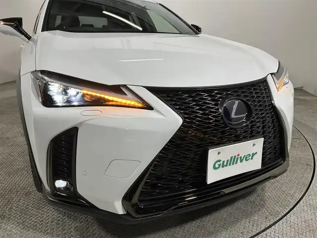 レクサス ＵＸ 250h Fスポーツ 大阪府 2020(令2)年 1.9万km ホワイトノーヴァガラスフレーク サンルーフ 純正ナビ（フルセグ／ＤＶＤ再生／Ｂｌｕｅｔｏｏｔｈ）　黒革シート　３６０カメラ　衝突軽減　ＥＴＣ　レーダークルコン　パワーシート／ヒーター　ＢＳＭ　電動リアゲート　ハンドルヒーター ＵＳＢ