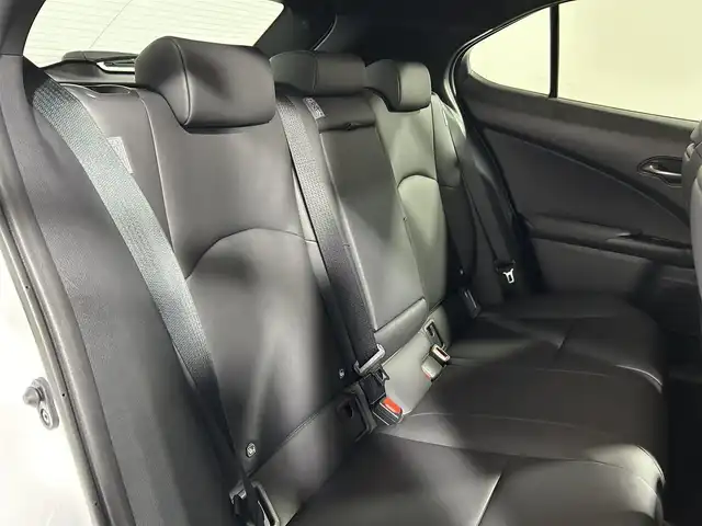 レクサス ＵＸ 250h Fスポーツ 大阪府 2020(令2)年 1.9万km ホワイトノーヴァガラスフレーク サンルーフ 純正ナビ（フルセグ／ＤＶＤ再生／Ｂｌｕｅｔｏｏｔｈ）　黒革シート　３６０カメラ　衝突軽減　ＥＴＣ　レーダークルコン　パワーシート／ヒーター　ＢＳＭ　電動リアゲート　ハンドルヒーター ＵＳＢ