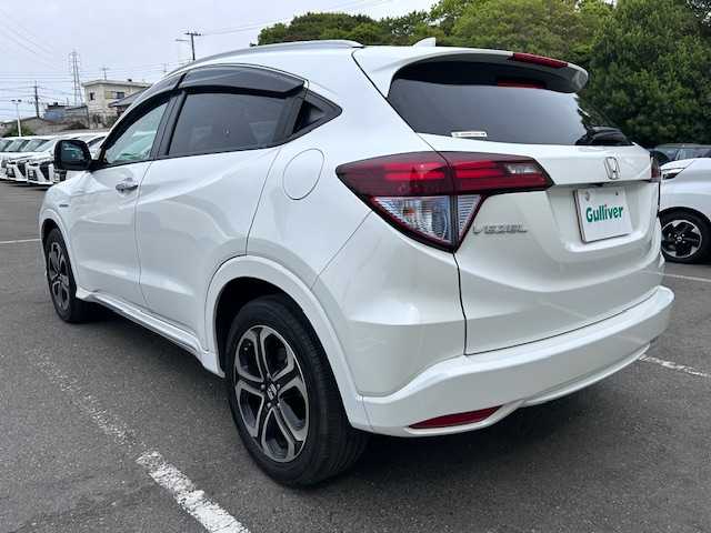 ホンダ ヴェゼル ハイブリッド Z ホンダセンシング 大阪府 2017(平29)年 5万km ホワイトオーキッドパール 純正ナビ(BT/CD/DVD/SD/HDMI/フルセグ)/バックカメラ/衝突被害軽減システム/レーンキープアシスト/横滑り防止装置/盗難防止装置/ABS/アイドリングストップ/レーダークルーズコントロール/オートライト/シートヒーター/ルーフレール/純正フロアマット/純正アルミホイール/ドライブレコーダー/パドルシフト/ETC/LEDヘッドライト/スマートキー×2
