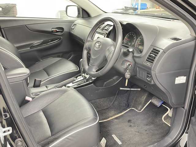 トヨタ カローラ フィールダー X 202 道央・札幌 2010(平22)年 6.3万km ブラック ・４WD/・ディスプレイオーディオ/（CD/DVD/BT）/・HIDライト/・オートライト/・ウィンカーミラー/・純正フロアマット/・ドアバイザー/・ABS/・夏タイヤAW付き積込み/・盗難防止装置
