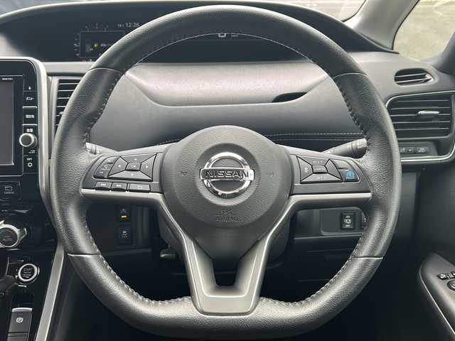 日産 セレナ ハイウェイスター Vセレクション 青森県 2018(平30)年 8.6万km ブリリアントホワイトパール 4WD/セーフティパックB/純正9インチナビ・フルセグTV/CD/DVD/BT/USB/AUX/アラウンドビューモニター/プロパイロット/インテリジェントパーキングアシスト/両側パワースライドドア/エマージェンシーブレーキ/クルーズコントロール/レーンキープアシスト/前後コーナーセンサー/スマートルームミラー/ナビ連動純正ドライブレコーダー/電動パーキングブレーキ/オートブレーキホールド/ビルトインETC2.0/LEDヘッドライト/フォグライト/純正15インチアルミホイール