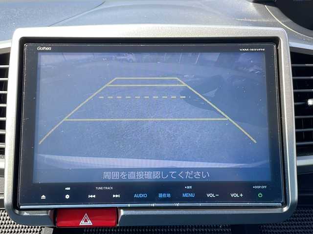 ホンダ フリード スパイク ハイブリット ジャストセレクション 新潟県 2016(平28)年 7.6万km ホワイトオーキッドパール 純正10.1インチSDナビ(VXM-165VFNi)/CD/DVD/BT/フルセグテレビ/SDミュージックサーバー/バックカメラ/ETC/クルーズコントロール/両側パワースライドドア/ステアリングスイッチ/スマートキー/キセノンヘッドライト/オートライト/社外15インチアルミホイール/純正15インチAW夏タイヤ車載