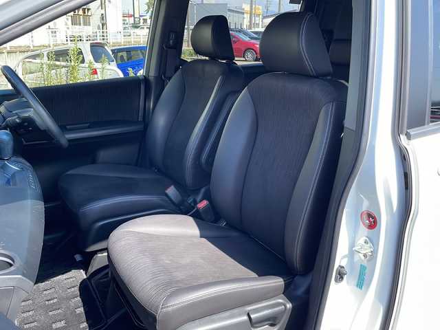 ホンダ フリード スパイク ハイブリット ジャストセレクション 新潟県 2016(平28)年 7.6万km ホワイトオーキッドパール 純正10.1インチSDナビ(VXM-165VFNi)/CD/DVD/BT/フルセグテレビ/SDミュージックサーバー/バックカメラ/ETC/クルーズコントロール/両側パワースライドドア/ステアリングスイッチ/スマートキー/キセノンヘッドライト/オートライト/社外15インチアルミホイール/純正15インチAW夏タイヤ車載