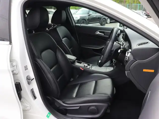 メルセデス・ベンツ ＧＬＡ２２０ 長野県 2018(平30)年 3.2万km 白 レーダーS-パッケージ /黒革シート /純正ナビTV/バックカメラ/CarPlay /ディストロニック 衝突軽減ブレーキ /LKA /BSM /シートヒーター /パワーバックドア /純正18AW /キーレスゴー /LEDライト
