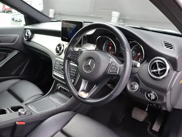 メルセデス・ベンツ ＧＬＡ２２０ 長野県 2018(平30)年 3.2万km 白 レーダーS-パッケージ /黒革シート /純正ナビTV/バックカメラ/CarPlay /ディストロニック 衝突軽減ブレーキ /LKA /BSM /シートヒーター /パワーバックドア /純正18AW /キーレスゴー /LEDライト