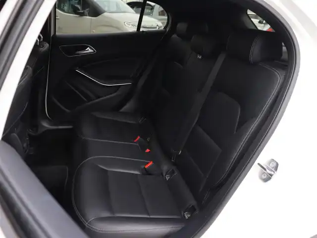 メルセデス・ベンツ ＧＬＡ２２０ 長野県 2018(平30)年 3.2万km 白 レーダーS-パッケージ /黒革シート /純正ナビTV/バックカメラ/CarPlay /ディストロニック 衝突軽減ブレーキ /LKA /BSM /シートヒーター /パワーバックドア /純正18AW /キーレスゴー /LEDライト