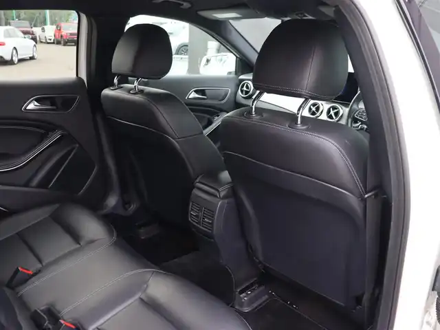メルセデス・ベンツ ＧＬＡ２２０ 長野県 2018(平30)年 3.2万km 白 レーダーS-パッケージ /黒革シート /純正ナビTV/バックカメラ/CarPlay /ディストロニック 衝突軽減ブレーキ /LKA /BSM /シートヒーター /パワーバックドア /純正18AW /キーレスゴー /LEDライト