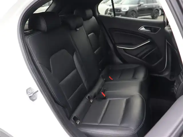 メルセデス・ベンツ ＧＬＡ２２０ 長野県 2018(平30)年 3.2万km 白 レーダーS-パッケージ /黒革シート /純正ナビTV/バックカメラ/CarPlay /ディストロニック 衝突軽減ブレーキ /LKA /BSM /シートヒーター /パワーバックドア /純正18AW /キーレスゴー /LEDライト