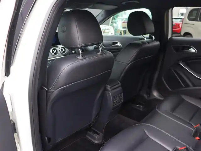 メルセデス・ベンツ ＧＬＡ２２０ 長野県 2018(平30)年 3.2万km 白 レーダーS-パッケージ /黒革シート /純正ナビTV/バックカメラ/CarPlay /ディストロニック 衝突軽減ブレーキ /LKA /BSM /シートヒーター /パワーバックドア /純正18AW /キーレスゴー /LEDライト