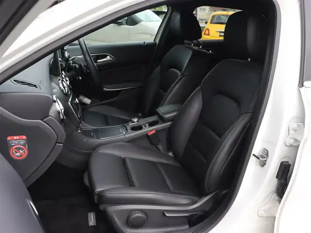 メルセデス・ベンツ ＧＬＡ２２０ 長野県 2018(平30)年 3.2万km 白 レーダーS-パッケージ /黒革シート /純正ナビTV/バックカメラ/CarPlay /ディストロニック 衝突軽減ブレーキ /LKA /BSM /シートヒーター /パワーバックドア /純正18AW /キーレスゴー /LEDライト