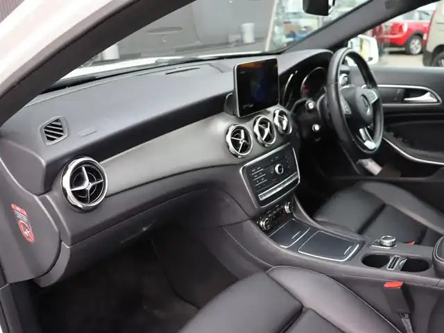 メルセデス・ベンツ ＧＬＡ２２０ 長野県 2018(平30)年 3.2万km 白 レーダーS-パッケージ /黒革シート /純正ナビTV/バックカメラ/CarPlay /ディストロニック 衝突軽減ブレーキ /LKA /BSM /シートヒーター /パワーバックドア /純正18AW /キーレスゴー /LEDライト