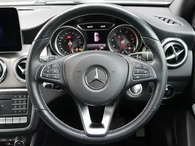 メルセデス・ベンツ ＧＬＡ２２０ 長野県 2018(平30)年 3.2万km 白 レーダーS-パッケージ /黒革シート /純正ナビTV/バックカメラ/CarPlay /ディストロニック 衝突軽減ブレーキ /LKA /BSM /シートヒーター /パワーバックドア /純正18AW /キーレスゴー /LEDライト
