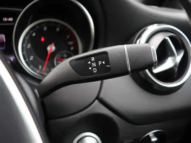 メルセデス・ベンツ ＧＬＡ２２０ 長野県 2018(平30)年 3.2万km 白 レーダーS-パッケージ /黒革シート /純正ナビTV/バックカメラ/CarPlay /ディストロニック 衝突軽減ブレーキ /LKA /BSM /シートヒーター /パワーバックドア /純正18AW /キーレスゴー /LEDライト