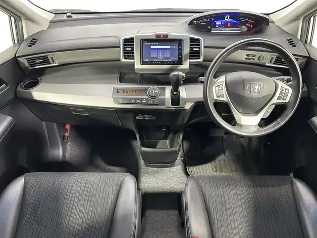 ホンダ フリード ハイブリット ジャストセレクション+ 大阪府 2014(平26)年 2.8万km スーパープラチナメタリック 純正ナビ(フルセグ/DVD再生/Bluetooth) バックカメラ ETC クルコン 両側パワースライドドア オートライト ハーフレザー HIDヘッドライト スマートキー