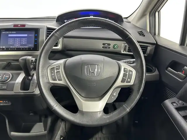 ホンダ フリード ハイブリット ジャストセレクション+ 大阪府 2014(平26)年 2.8万km スーパープラチナメタリック 純正ナビ(フルセグ/DVD再生/Bluetooth) バックカメラ ETC クルコン 両側パワースライドドア オートライト ハーフレザー HIDヘッドライト スマートキー