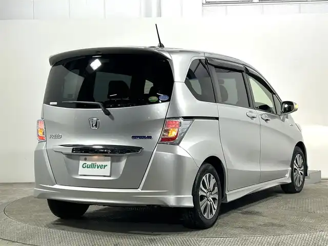 ホンダ フリード ハイブリット ジャストセレクション+ 大阪府 2014(平26)年 2.8万km スーパープラチナメタリック 純正ナビ(フルセグ/DVD再生/Bluetooth) バックカメラ ETC クルコン 両側パワースライドドア オートライト ハーフレザー HIDヘッドライト スマートキー