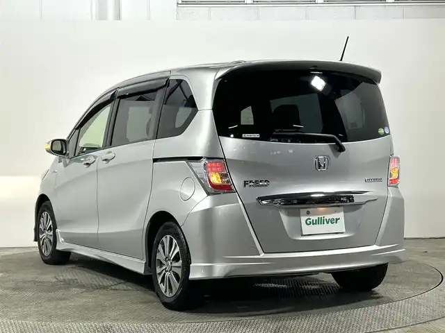 ホンダ フリード ハイブリット ジャストセレクション+ 大阪府 2014(平26)年 2.8万km スーパープラチナメタリック 純正ナビ(フルセグ/DVD再生/Bluetooth) バックカメラ ETC クルコン 両側パワースライドドア オートライト ハーフレザー HIDヘッドライト スマートキー