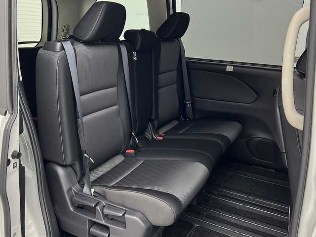 日産 セレナ ハイウェイスター V 三重県 2021(令3)年 3.8万km ブリリアントホワイトパール 禁煙車/純正ナビ（フルセグ・CD・DVD・Bluetooth・SD・AUX）/アラウンドビューモニター/プロパイロット/インテリジェントルームミラー/エマージェンシーブレーキ/両側パワースライドドア/ハンズフリースライドドア/LEDヘッドライト（オートライト）/LEDフォグランプ/電子パーキングブレーキ/オートホールド/前方ドライブレコーダー/ブラインドスポットモニター/前後クリアランスソナー