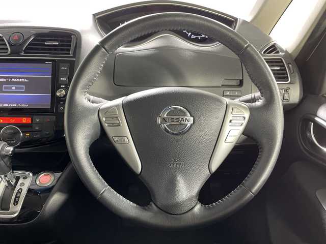 日産 セレナ HWS S HV Vセレ +SeftyⅡ 神奈川県 2016(平28)年 4.7万km ブリリアントホワイトパール 純正8型SDナビゲーション【MM515D-L】/AM FM フルセグ Bluetooth CD DVD/アラウンドビューモニター/純正フリップダウンモニター/両側パワースライドドア/エマージェンシーブレーキ/車線逸脱警報システム/踏み間違い衝突防止アシスト/ふらつき警報/クルーズコントロール/アイドリングストップ/ETC/ECO/前方ドライブレコーダー/プッシュスタート/インテリジェントキー/純正16インチアルミホイル/LEDヘッドライト/オートライト/ドアバイザー