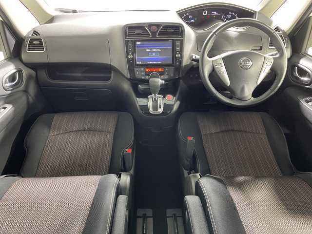 日産 セレナ HWS S HV Vセレ +SeftyⅡ 神奈川県 2016(平28)年 4.7万km ブリリアントホワイトパール 純正8型SDナビゲーション【MM515D-L】/AM FM フルセグ Bluetooth CD DVD/アラウンドビューモニター/純正フリップダウンモニター/両側パワースライドドア/エマージェンシーブレーキ/車線逸脱警報システム/踏み間違い衝突防止アシスト/ふらつき警報/クルーズコントロール/アイドリングストップ/ETC/ECO/前方ドライブレコーダー/プッシュスタート/インテリジェントキー/純正16インチアルミホイル/LEDヘッドライト/オートライト/ドアバイザー