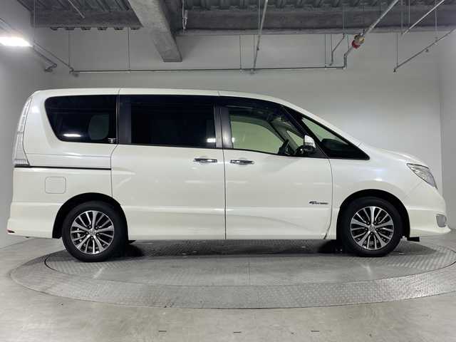 日産 セレナ HWS S HV Vセレ +SeftyⅡ 神奈川県 2016(平28)年 4.7万km ブリリアントホワイトパール 純正8型SDナビゲーション【MM515D-L】/AM FM フルセグ Bluetooth CD DVD/アラウンドビューモニター/純正フリップダウンモニター/両側パワースライドドア/エマージェンシーブレーキ/車線逸脱警報システム/踏み間違い衝突防止アシスト/ふらつき警報/クルーズコントロール/アイドリングストップ/ETC/ECO/前方ドライブレコーダー/プッシュスタート/インテリジェントキー/純正16インチアルミホイル/LEDヘッドライト/オートライト/ドアバイザー