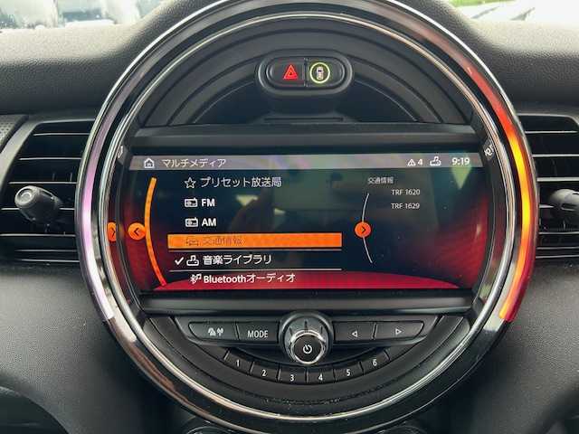 ＭＩＮＩ ミニ クーパー D 大阪府 2020(令2)年 1.8万km ペッパー・ホワイト 純正ナビ　/Ｂｌｕｅｔｏｏｔｈ　/バックカメラ　/レザーシート　/革巻きハンドル　/ＬＥＤヘッドライト　/純正ＥＴＣ　/前後ドライブレコーダー　/ＵＳＢ　/フロアーマット　/１６インチアルミホイール/前後コーナーセンサー