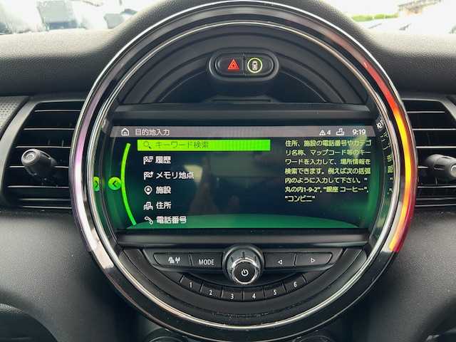 ＭＩＮＩ ミニ クーパー D 大阪府 2020(令2)年 1.8万km ペッパー・ホワイト 純正ナビ　/Ｂｌｕｅｔｏｏｔｈ　/バックカメラ　/レザーシート　/革巻きハンドル　/ＬＥＤヘッドライト　/純正ＥＴＣ　/前後ドライブレコーダー　/ＵＳＢ　/フロアーマット　/１６インチアルミホイール/前後コーナーセンサー