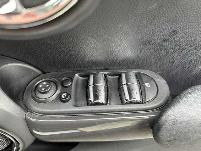 ＭＩＮＩ ミニ クーパー D 大阪府 2020(令2)年 1.8万km ペッパー・ホワイト 純正ナビ　/Ｂｌｕｅｔｏｏｔｈ　/バックカメラ　/レザーシート　/革巻きハンドル　/ＬＥＤヘッドライト　/純正ＥＴＣ　/前後ドライブレコーダー　/ＵＳＢ　/フロアーマット　/１６インチアルミホイール/前後コーナーセンサー