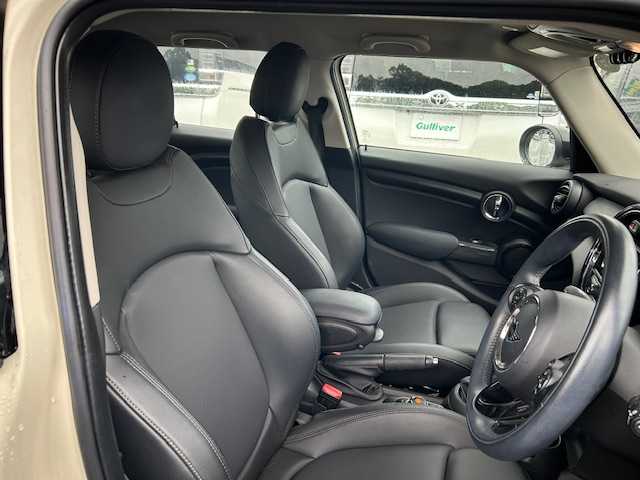 ＭＩＮＩ ミニ クーパー D 大阪府 2020(令2)年 1.8万km ペッパー・ホワイト 純正ナビ　/Ｂｌｕｅｔｏｏｔｈ　/バックカメラ　/レザーシート　/革巻きハンドル　/ＬＥＤヘッドライト　/純正ＥＴＣ　/前後ドライブレコーダー　/ＵＳＢ　/フロアーマット　/１６インチアルミホイール/前後コーナーセンサー