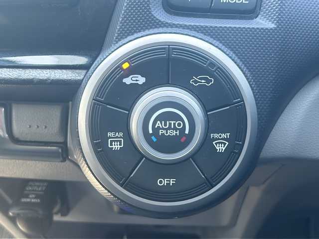 ホンダ インサイト G 鳥取県 2009(平21)年 3.6万km アラバスターシルバーメタリック Honda HDDインターナビシステム/7インチワイドディスプレイ/AM/FM、CD/DVD、Bluetooth/ワンセグテレビ/バックカメラ/ドアバイザー/ETC(ナビゲーションシステムと連動)/ABS/プロジェクタータイプ ハロゲンヘッドライト/電波式キーレスエントリーシステム/運転席用＆助手席用SRSエアバッグシステム