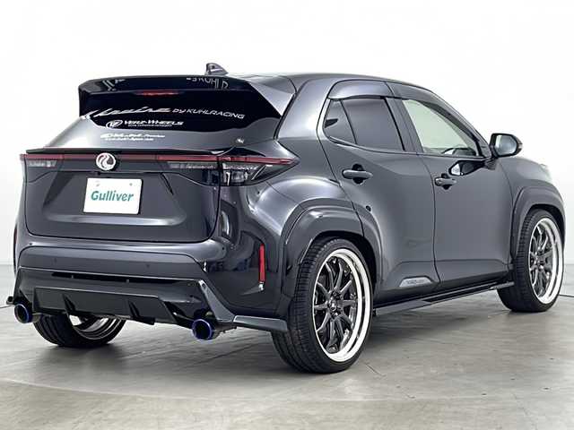 トヨタ ヤリスクロス ハイブリッド 道央・札幌 2022(令4)年 2.8万km ブラックマイカ ・ワンオーナー/・4WD/・純正ディスプレイオーディオナビ(BT＆USB＆フルセグTV＆Miracast)/・レーントレーシングアシスト/・プリクラッシュセーフティ/・ブラインドスポットモニター/・リヤクロストラフィックアラート/・パーキングサポートブレーキ/・ヘッドアップディスプレイ/・レーダークルーズコントロール/・ロードサインアシスト/・KUHLエアロ/・BLITZ車高調/・KUHLマフラー/・VERZホイール/・ステアリングスイッチ/・社外ステアリング/・社外フロアマット/・社外ドライブレコーダー/・シートヒーター/・ハーフレザーシート/・ワンオーナー/・LEDヘッドライト/・パワーシート/・社外オーバーフェンダー