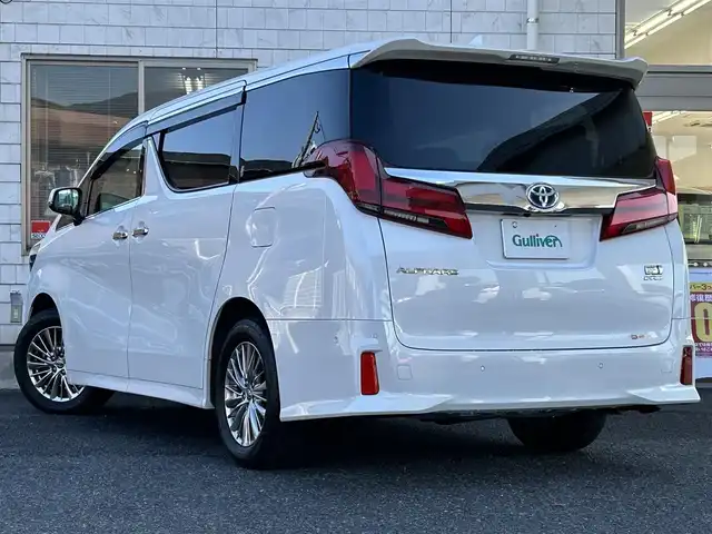 トヨタ アルファードハイブリット SR Cパッケージ 福岡県 2022(令4)年 5.6万km ホワイトパールクリスタルシャイン ワンオーナー/サンルーフ/JBLプレミアムサウンド/純正12.1インチフリップダウンモニター/デジタルインナーミラー/純正10.5インチメモリナビ/　（AM/FM/CD/DVD/Miracast/Bluetooth/フルセグTV）/パノラミックビューモニター/バック/フロント/サイドカメラ/トヨタセーフティセンス/・プリクラッシュセーフティ/・レーントレーシングアシスト/・オートマチックハイビーム/・ロードサインアシスト/・レーダークルーズコントロール/・先行車発進告知機能/・リアクロストラフィックアラート/パーキングアシスト/ブラインドスポットモニター/オートライト/コーナーセンサー/クリアランスソナー/純正17インチAW/両側パワースライドドア/パワーバックドア/COMTEC前後ドライブレコーダー【ZDR026】/ビルトインETC2.0/ステアリングヒーター/黒色レザーシート/シートメモリ（D席）/パワーシート（1.2列目）/シートヒーター（D/N）/エアシート（D/N）/キャップテンシート/オットマン/純正フロアマット/ドアバイザー/スペアキー×1/ISOFIX/保証書/取扱説明書/ナビ取扱説明書