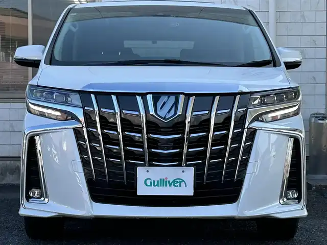 トヨタ アルファードハイブリット SR Cパッケージ 福岡県 2022(令4)年 5.6万km ホワイトパールクリスタルシャイン ワンオーナー/サンルーフ/JBLプレミアムサウンド/純正12.1インチフリップダウンモニター/デジタルインナーミラー/純正10.5インチメモリナビ/　（AM/FM/CD/DVD/Miracast/Bluetooth/フルセグTV）/パノラミックビューモニター/バック/フロント/サイドカメラ/トヨタセーフティセンス/・プリクラッシュセーフティ/・レーントレーシングアシスト/・オートマチックハイビーム/・ロードサインアシスト/・レーダークルーズコントロール/・先行車発進告知機能/・リアクロストラフィックアラート/パーキングアシスト/ブラインドスポットモニター/オートライト/コーナーセンサー/クリアランスソナー/純正17インチAW/両側パワースライドドア/パワーバックドア/COMTEC前後ドライブレコーダー【ZDR026】/ビルトインETC2.0/ステアリングヒーター/黒色レザーシート/シートメモリ（D席）/パワーシート（1.2列目）/シートヒーター（D/N）/エアシート（D/N）/キャップテンシート/オットマン/純正フロアマット/ドアバイザー/スペアキー×1/ISOFIX/保証書/取扱説明書/ナビ取扱説明書