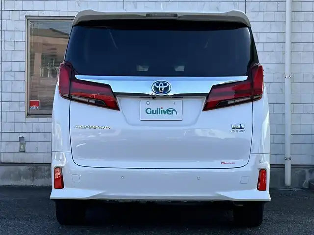 トヨタ アルファードハイブリット SR Cパッケージ 福岡県 2022(令4)年 5.6万km ホワイトパールクリスタルシャイン ワンオーナー/サンルーフ/JBLプレミアムサウンド/純正12.1インチフリップダウンモニター/デジタルインナーミラー/純正10.5インチメモリナビ/　（AM/FM/CD/DVD/Miracast/Bluetooth/フルセグTV）/パノラミックビューモニター/バック/フロント/サイドカメラ/トヨタセーフティセンス/・プリクラッシュセーフティ/・レーントレーシングアシスト/・オートマチックハイビーム/・ロードサインアシスト/・レーダークルーズコントロール/・先行車発進告知機能/・リアクロストラフィックアラート/パーキングアシスト/ブラインドスポットモニター/オートライト/コーナーセンサー/クリアランスソナー/純正17インチAW/両側パワースライドドア/パワーバックドア/COMTEC前後ドライブレコーダー【ZDR026】/ビルトインETC2.0/ステアリングヒーター/黒色レザーシート/シートメモリ（D席）/パワーシート（1.2列目）/シートヒーター（D/N）/エアシート（D/N）/キャップテンシート/オットマン/純正フロアマット/ドアバイザー/スペアキー×1/ISOFIX/保証書/取扱説明書/ナビ取扱説明書