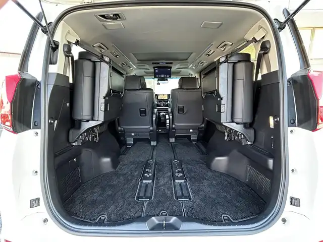 トヨタ アルファードハイブリット SR Cパッケージ 福岡県 2022(令4)年 5.6万km ホワイトパールクリスタルシャイン ワンオーナー/サンルーフ/JBLプレミアムサウンド/純正12.1インチフリップダウンモニター/デジタルインナーミラー/純正10.5インチメモリナビ/　（AM/FM/CD/DVD/Miracast/Bluetooth/フルセグTV）/パノラミックビューモニター/バック/フロント/サイドカメラ/トヨタセーフティセンス/・プリクラッシュセーフティ/・レーントレーシングアシスト/・オートマチックハイビーム/・ロードサインアシスト/・レーダークルーズコントロール/・先行車発進告知機能/・リアクロストラフィックアラート/パーキングアシスト/ブラインドスポットモニター/オートライト/コーナーセンサー/クリアランスソナー/純正17インチAW/両側パワースライドドア/パワーバックドア/COMTEC前後ドライブレコーダー【ZDR026】/ビルトインETC2.0/ステアリングヒーター/黒色レザーシート/シートメモリ（D席）/パワーシート（1.2列目）/シートヒーター（D/N）/エアシート（D/N）/キャップテンシート/オットマン/純正フロアマット/ドアバイザー/スペアキー×1/ISOFIX/保証書/取扱説明書/ナビ取扱説明書