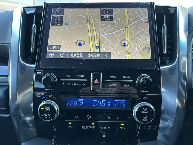トヨタ アルファードハイブリット SR Cパッケージ 福岡県 2022(令4)年 5.6万km ホワイトパールクリスタルシャイン ワンオーナー/サンルーフ/JBLプレミアムサウンド/純正12.1インチフリップダウンモニター/デジタルインナーミラー/純正10.5インチメモリナビ/　（AM/FM/CD/DVD/Miracast/Bluetooth/フルセグTV）/パノラミックビューモニター/バック/フロント/サイドカメラ/トヨタセーフティセンス/・プリクラッシュセーフティ/・レーントレーシングアシスト/・オートマチックハイビーム/・ロードサインアシスト/・レーダークルーズコントロール/・先行車発進告知機能/・リアクロストラフィックアラート/パーキングアシスト/ブラインドスポットモニター/オートライト/コーナーセンサー/クリアランスソナー/純正17インチAW/両側パワースライドドア/パワーバックドア/COMTEC前後ドライブレコーダー【ZDR026】/ビルトインETC2.0/ステアリングヒーター/黒色レザーシート/シートメモリ（D席）/パワーシート（1.2列目）/シートヒーター（D/N）/エアシート（D/N）/キャップテンシート/オットマン/純正フロアマット/ドアバイザー/スペアキー×1/ISOFIX/保証書/取扱説明書/ナビ取扱説明書