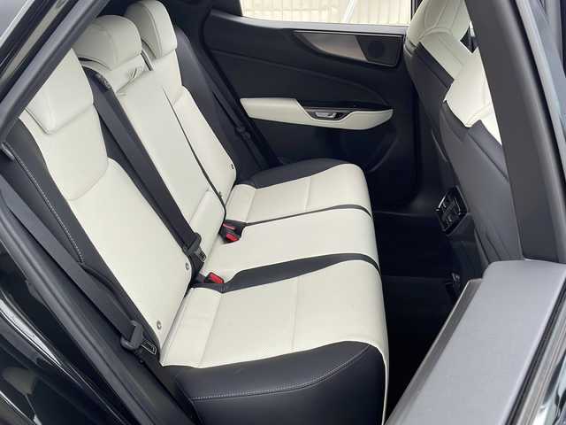 レクサス ＮＸ 350 Fスポーツ 道北・旭川 2023(令5)年 4.2万km グラファイトブラックガラスフレーク ・4WD/・禁煙車/・革シート/・3眼LEDヘッドライト/・サンルーフ /・純正メモリナビ/ BT/USB/フルセグ/・パノラミックビューモニター/・セーフティシステムプラス/・PCS/・LDA/・PKSB/・RCTA/・ACC/・BSM/・RCD/・RSA/・HUD/・安心降車アシスト/・クリアランスソナー /・アイドリングストップ/・運転席メモリシート/・パワーシート /・シートヒーター /・エアシート /・ステアリングヒーター/・ミラーヒーター /・パドルシフト/・オートハイビーム/・オートライト/・フォグライト /・ヘッドライトウォッシャー/・オートリトラミラー /・オートワイパー/・ビルトインETC2.0/・前後ドライブレコーダー/・AC100V/・純正フロアマット
