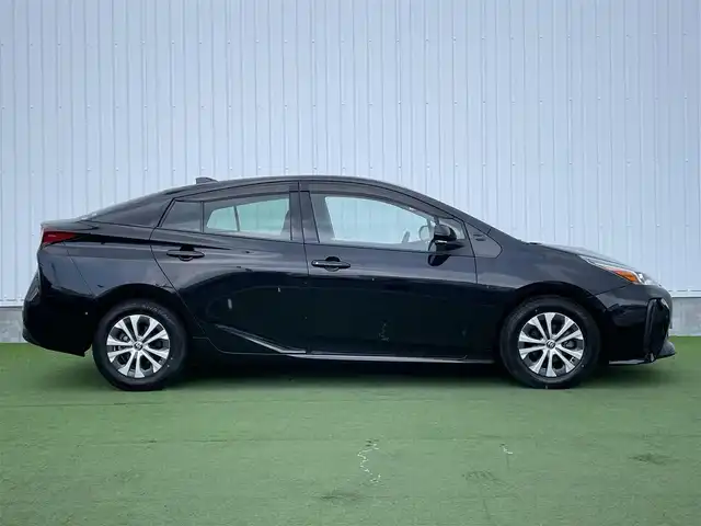 トヨタ プリウス A プレミアム 香川県 2020(令2)年 2.3万km アティチュードブラックマイカ トヨタセーフティーセンス/・プリクラッシュ/・LTA/純正11インチナビ（OP)/パノラミックビュー/バックカメラ/レザーシート/パワーシート/シートヒーター/ベンチレーション/革巻きステアリング/ステアリングリモコン/レーダークルーズコントロール/HUD/BSM/LEDライト/スマートキー/プッシュスタート