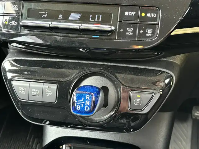 トヨタ プリウス Sセーフティプラス ツートーン 宮崎県 2018(平30)年 9.1万km アティチュードブラックマイカ/ホワイトパールクリスタルシャイン 純正ナビ/Bluetooth/バックカメラ/ETC/フルセグテレビ/レーダークルーズコントロール/プリクラッシュセーフティ/レーンディパーチャーアラート/バックソナー/純正17インチアルミ/オートマチックハイビーム/トノカバー